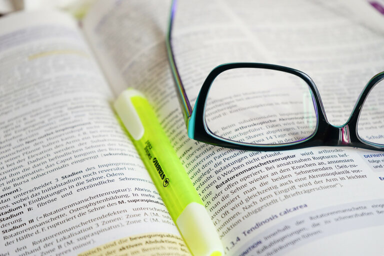 Pflegeweiterbildung in Bottrop: Lernmaterialien der Pflegeakademie WBL zur beruflichen Fortbildung im Gesundheitswesen.